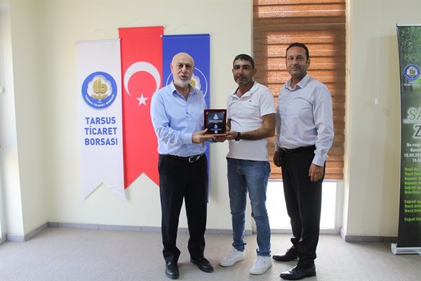 İHRACATÇI ÜYELERİMİZE PLAKET